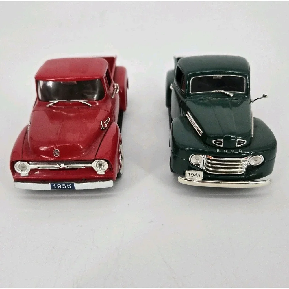 National Motor Museum Mint 1948 F-1 1956 F-100 Ford Trucks 1:32 Diecast 1113HS